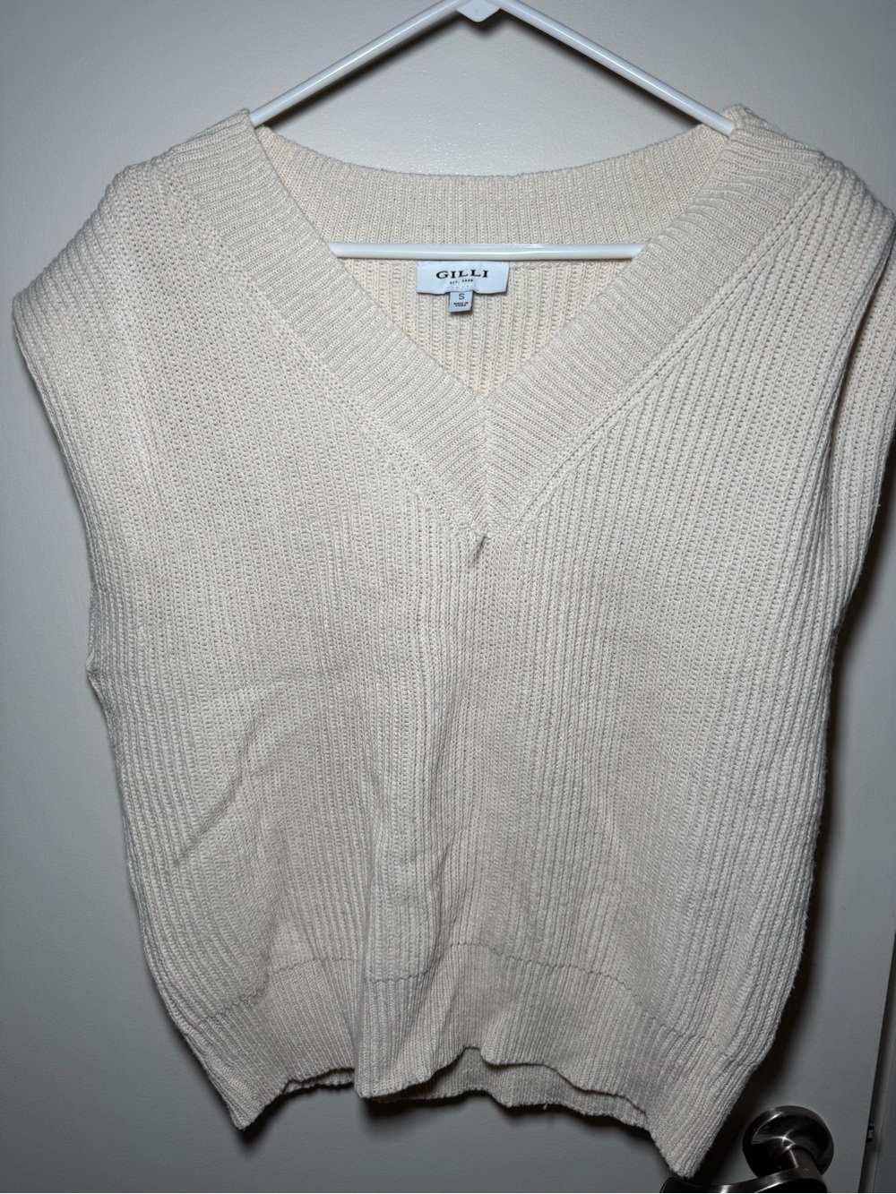 Gilli Cream V-Neck Ribbed Sweater Vest